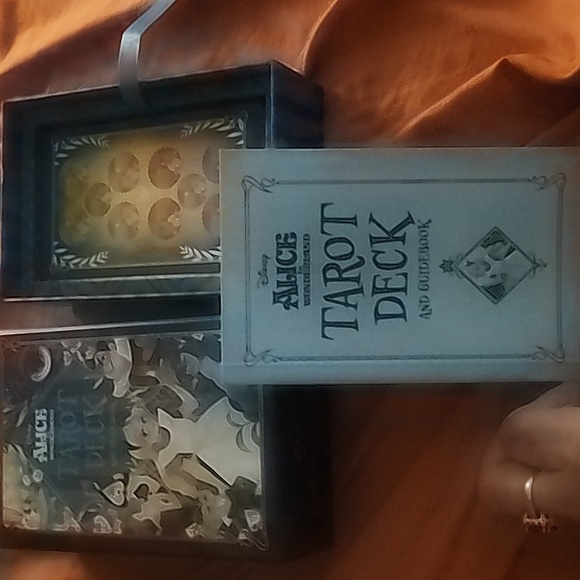 Alice in Wonderland Tarot Cards - Picture 4 of 4